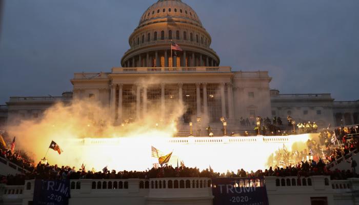  le Capitole de Washington où le Congrès était en train de compter les votes du collège électoral, a été pris d’assaut par des milliers de pro-Trump