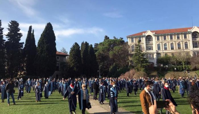 جانب من الوقفة الاحتجاجية في جامعة