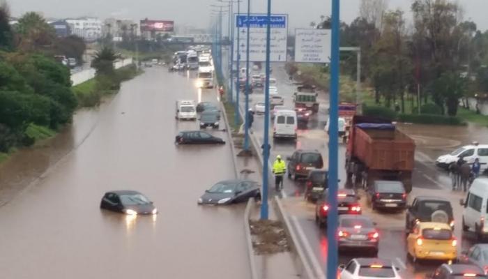 الأمطار الغزيرة تغرق الدار البيضاء
