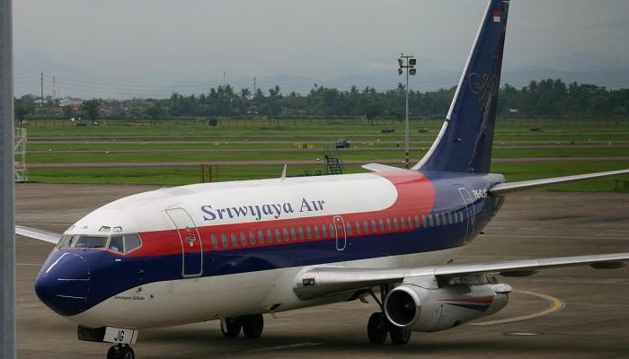 Un Boeing 737 port 62 personnes s'écrase après avoir décollé de Jakarta