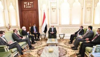 الرئيس اليمني خلال لقاء المبعوث الأممي مارتن جريفيث