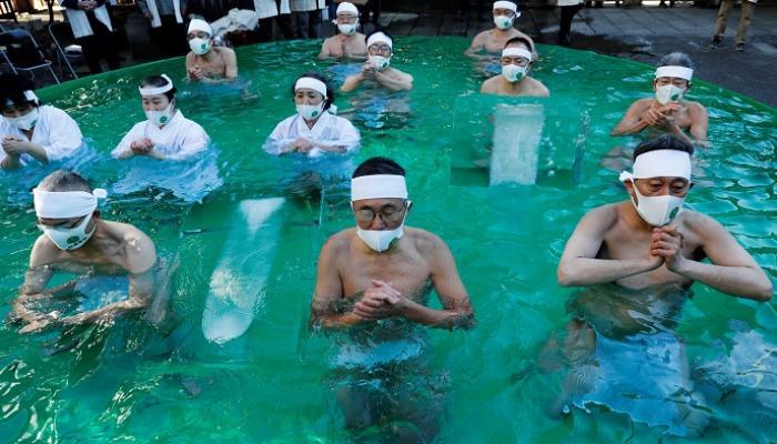 Des rituels étranges pour affronter le Coronavirus au Japon