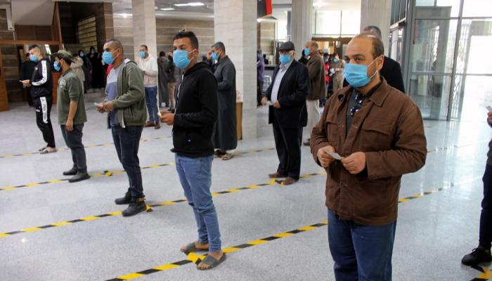 مواطنون ليبيون في أحد المستشفيات بطرابلس