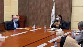 جانب من اجتماع وزيرة المالية السودانية مع المبعوث الفرنسي 