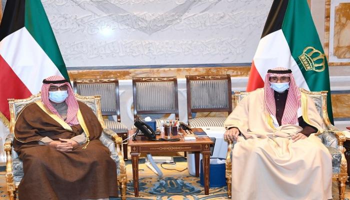 جانب من استقبال أمير الكويت لرئيس الوزراء بقصر بيان