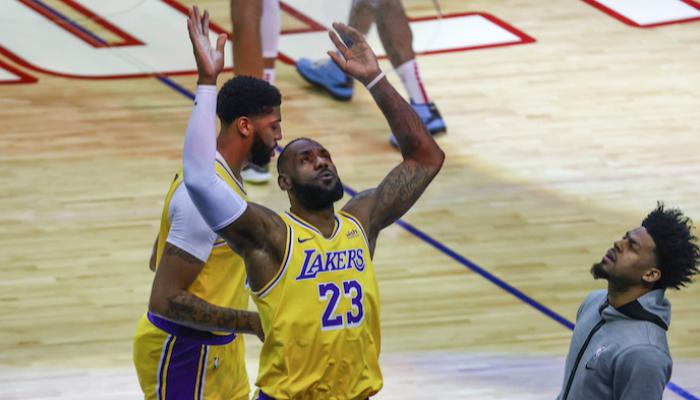 ليبرون جيمس لاعب لوس أنجلوس ليكرز