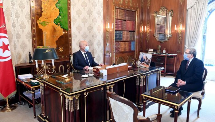قيس سعيد ووزير الخارجية الجزائري