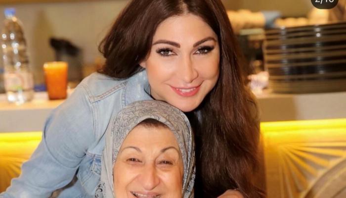الإعلامية ديما صادق ووالدتها