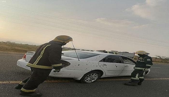 آثار المقذوف العسكري الحوثي على سيارة مدنية بالسعودية