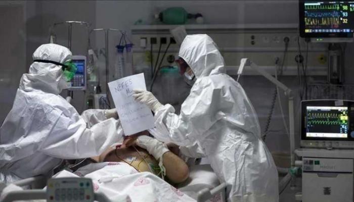 أطباء في أحد المستشفيات الليبية