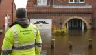 بريطانيا تتأهب لخطر الفيضانات باجتماع طارئ