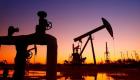 النفط يتراجع بعد زيادة مفاجئة في المخزون الأمريكي