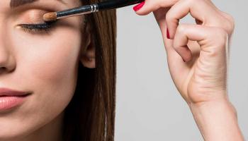 مكياج العيون الغائرة