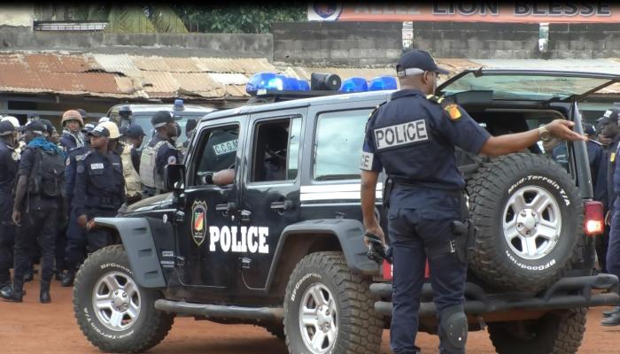 عناصر من الشرطة الكاميرونية
