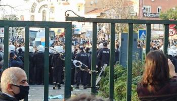 أبواب جامعة البوسفور مغلقة بالأصفاد