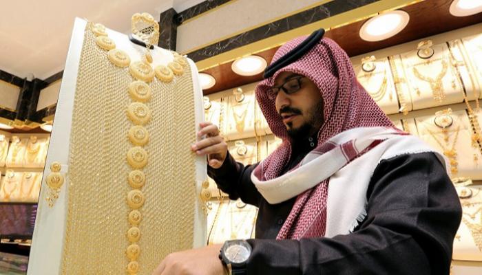 أسعار الذهب تصعد في السوق السعودي