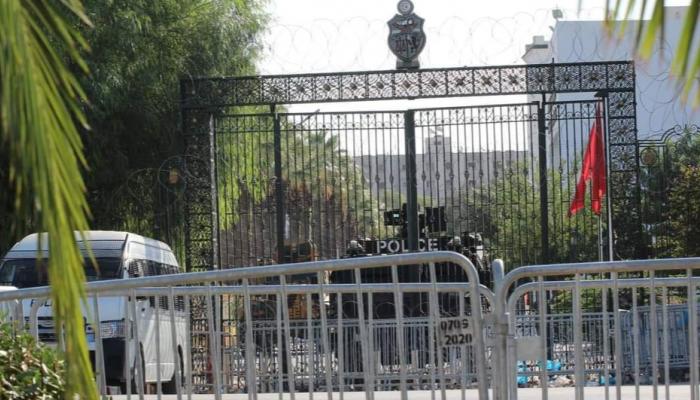 جانب من البوابة الأمامية لبرلمان تونس