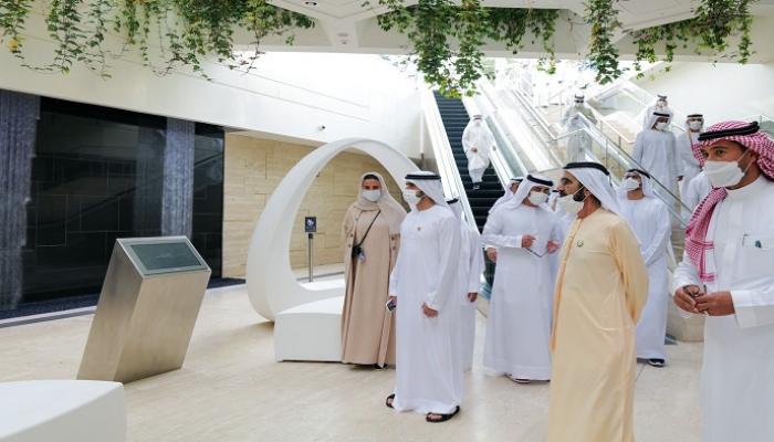الشيخ محمد بن راشد خلال زيارته لجناح السعودية في إكسبو دبي