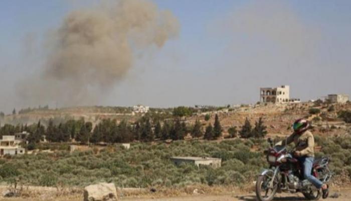 تصاعد الدخان إثر قصف على إدلب - أرشيفية