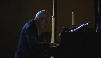 الفنان الإيطالي لودوفيكو إيناودي يعزف أحدث أعماله في إكسبو دبي