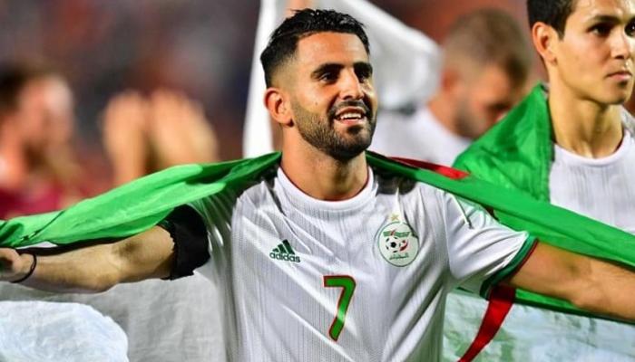رياض محرز لاعب منتخب الجزائر