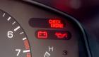 لوحة مؤشرات السيارة.. ماذا يعني إضاءة علامة فحص المحرك؟ 