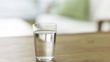 تناول كوب ماء صباحا له أصول ومحاذير 