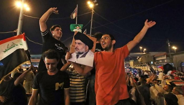 أنصار مقتدى الصدر يحتفلون بنتائج الانتخابات البرلمانية - أ.ف.ب