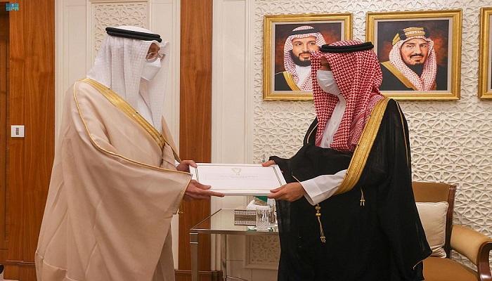 وزير الخارجية السعودي يتسلم رسالة خطية من العاهل البحريني