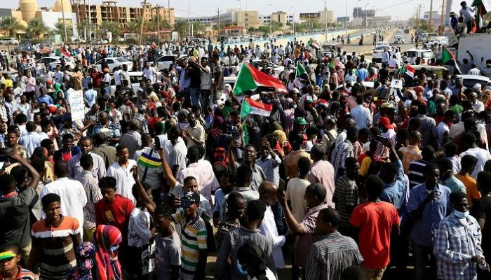 محتجون وسط العاصمة السودانية الخرطوم