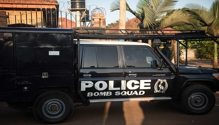 الشرطة الأوغندية في موقع انفجار المطعم