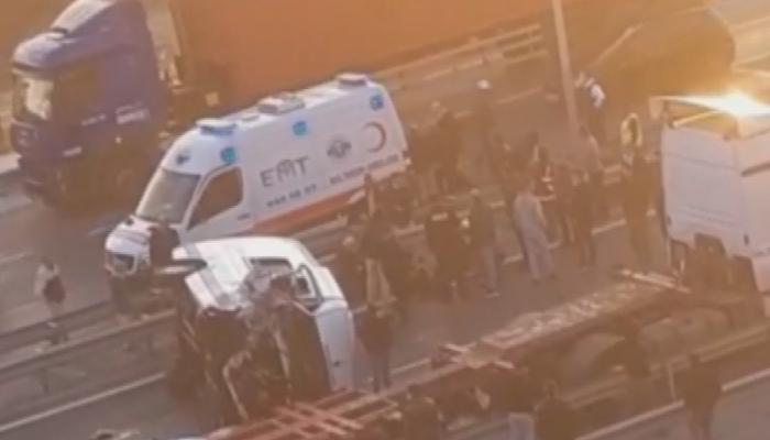 İstanbul Beylikdüzü'nde servis kazası: Yaralılar var