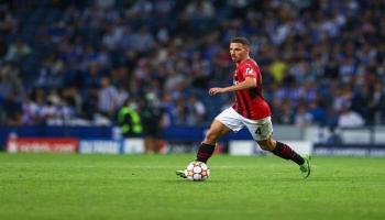 إسماعيل بن ناصر لاعب وسط ميلان