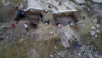 أحواض أثرية تعود للحضارة الآشورية تستخدم لتصنيع النبيذ