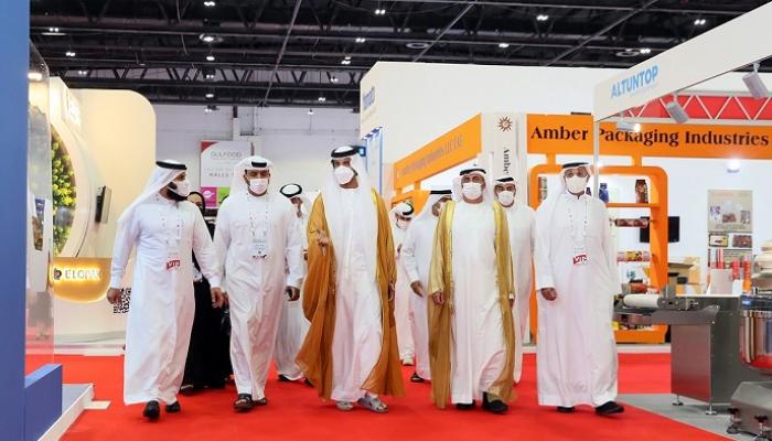 عبدالله بن طوق المري وزير الاقتصاد الإماراتي خلال افتتاح معرض جلفود