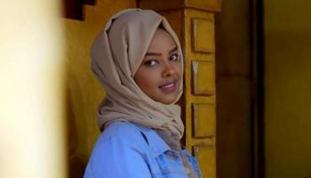الفنانة انتصار الحمادي