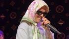 على طريقة ياسمين صبري.. جاستن بيبر يغني بالحجاب (فيديو)