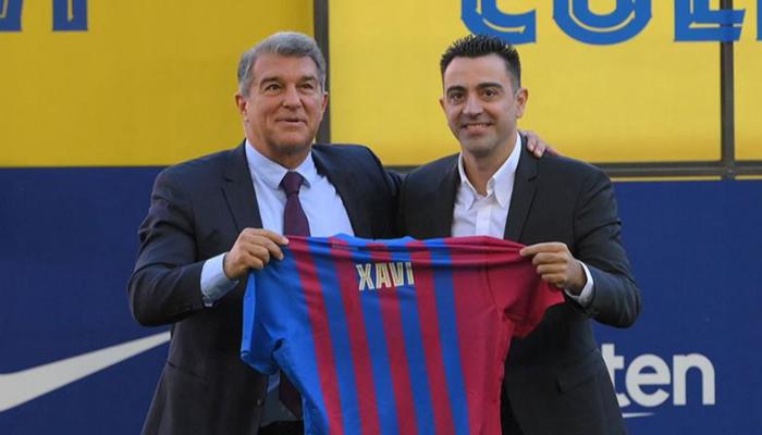 تشافي هيرنانديز مدرب برشلونة