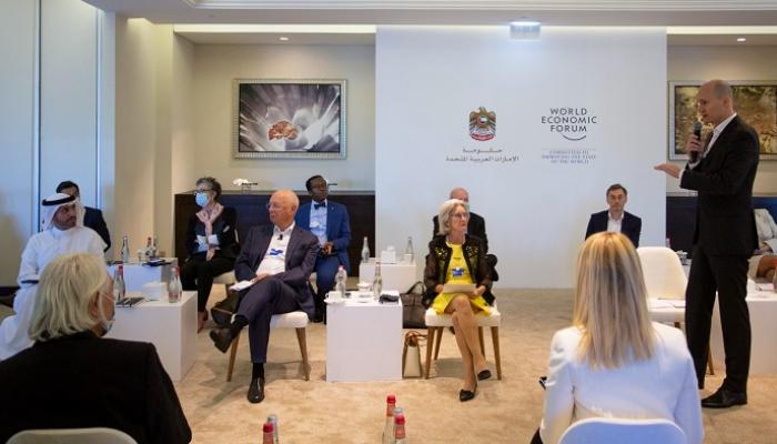خبراء ومفكرون مشاركون في حوار التوجهات الكبرى للمستقبل