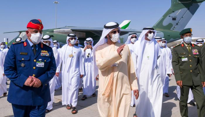 محمد بن راشد يزور معرض "دبي للطيران"