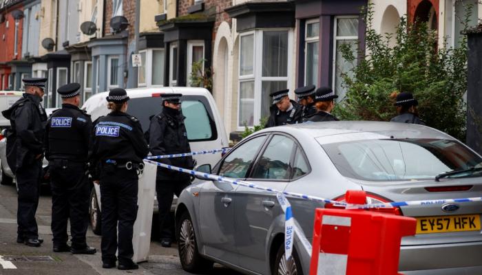 أفراد من الشرطة البريطانية في أعقاب الحادث