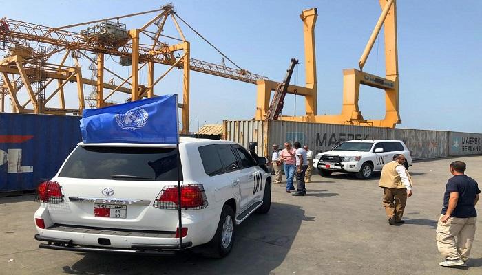 مركبة أممية في ميناء الحديدة الاستراتيجي غربي اليمن