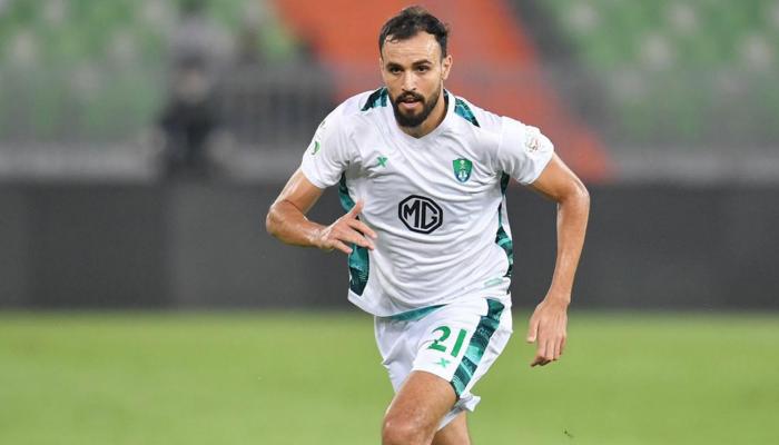 حمدي النقاز لاعب الأهلي السعودي