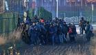 أزمة المهاجرين.. صدامات على حدود بيلاروسيا "تكسر" جمجمة شرطي بولندي