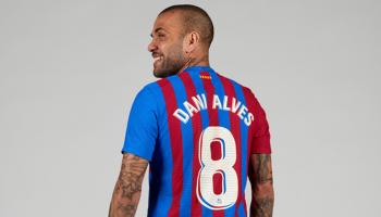 داني ألفيس لاعب برشلونة