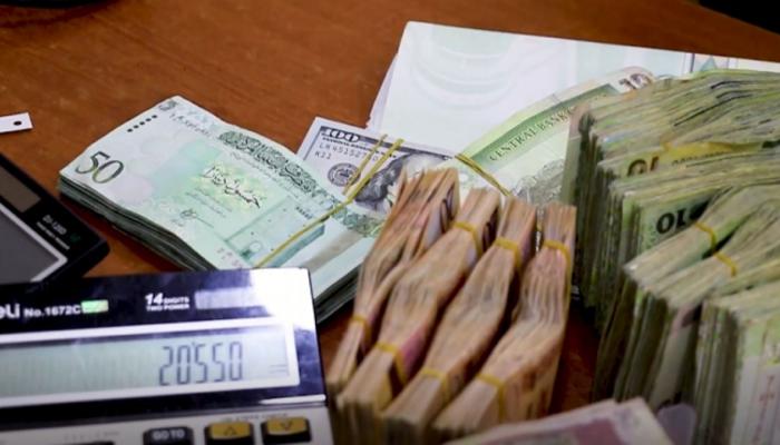 تباين أسعار العملات والذهب في ليبيا