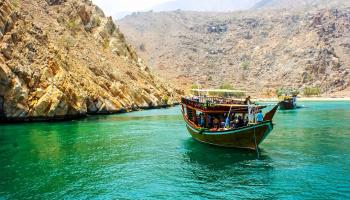 الطبيعة الساحرة في سلطنة عمان عامل جذب سياحي مهم