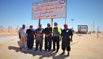 مهندسون بحقل الخير النفطي الليبي. (أرشيفية)