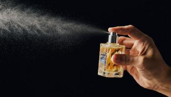 يُراعى تجربة العطر على البشرة وليس على شريط الاختبار