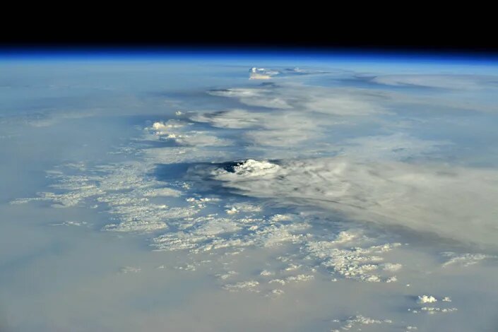 ابرهای متراکم در جو زمین